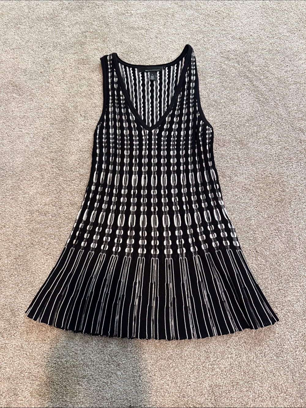 White House Black Market Black & White Patterned Knit Tank